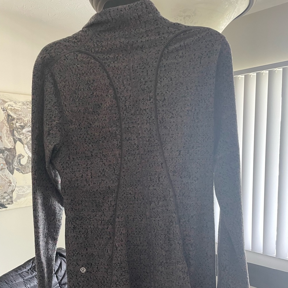 Lululemon half zip, long sleeve running shirt. Size 10